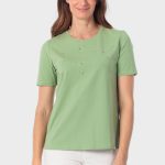 Değerli taşlarla süslü tişört